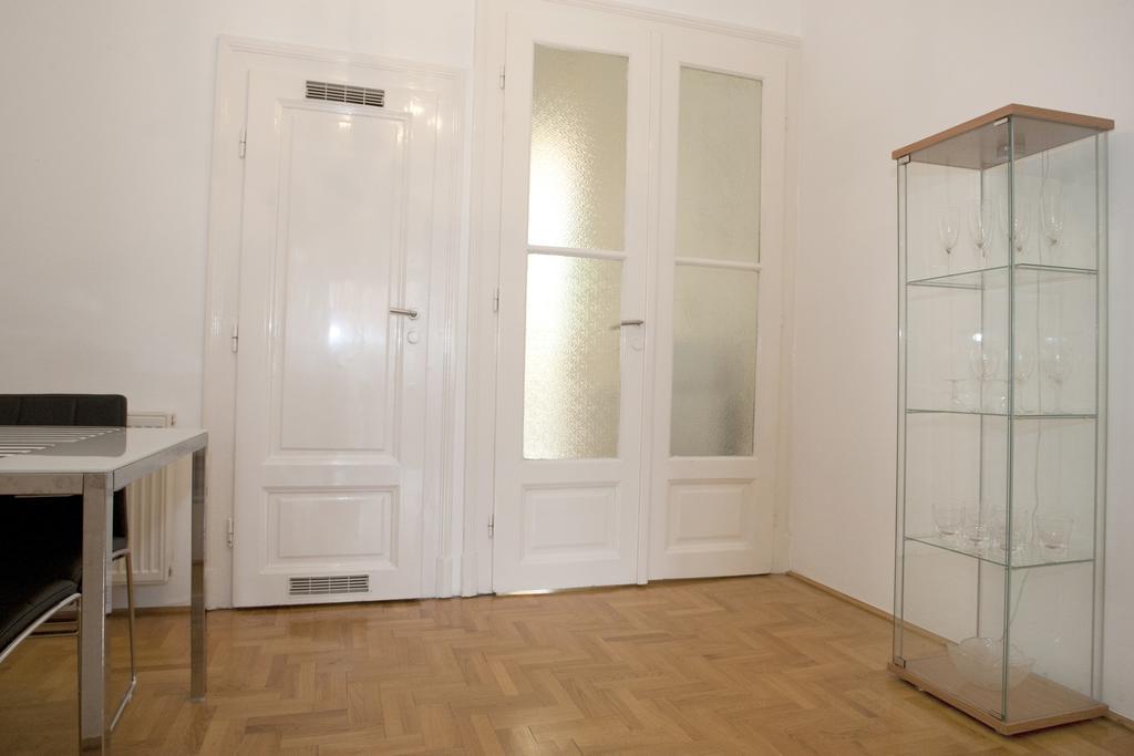 Alice Apartment Budapest Bilik gambar